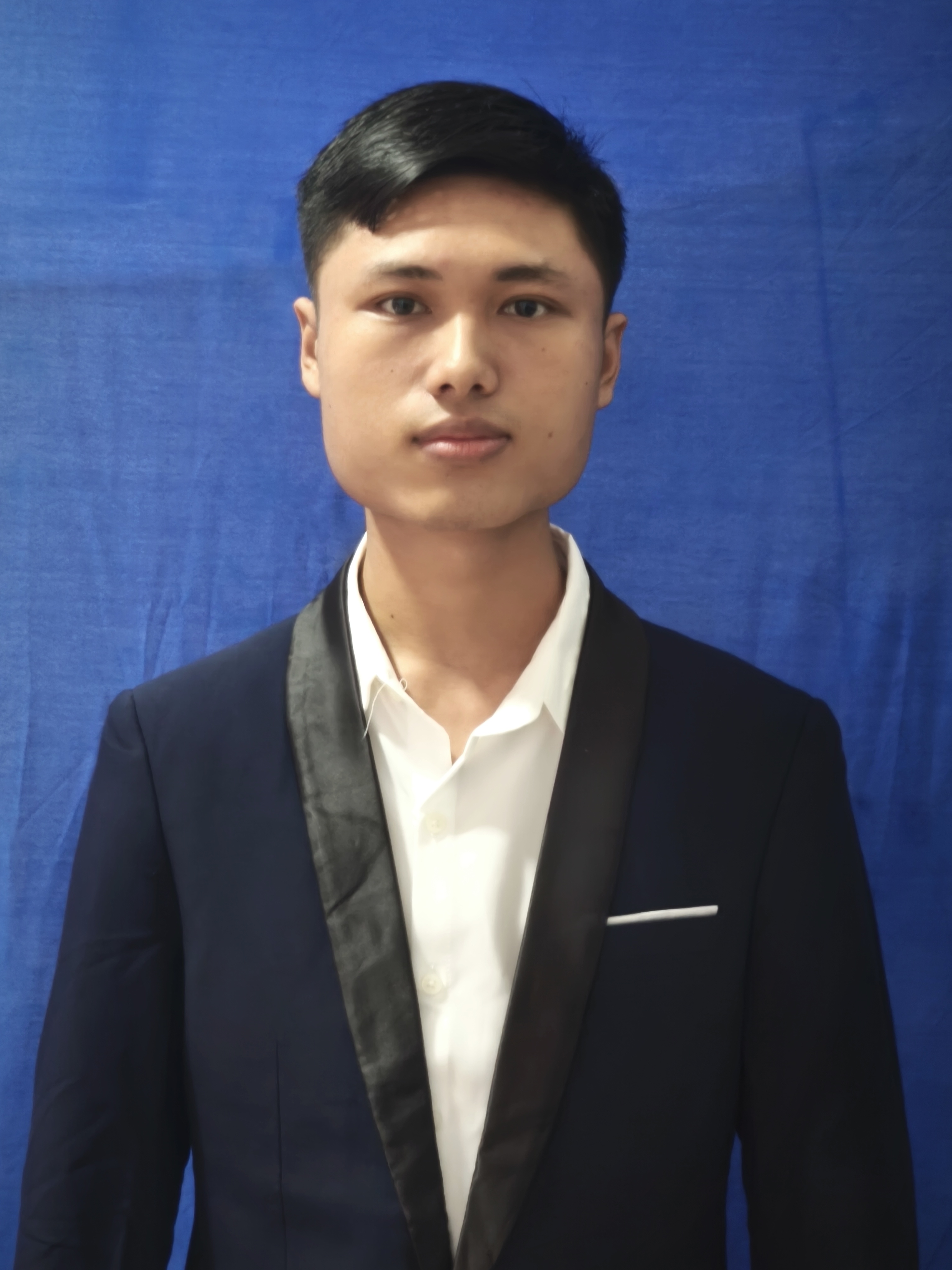 Lê Hoàng Tuấn
